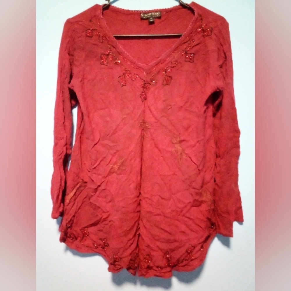 Red crew neck sweater with flared cuff's and long waist. Delicate and delightful